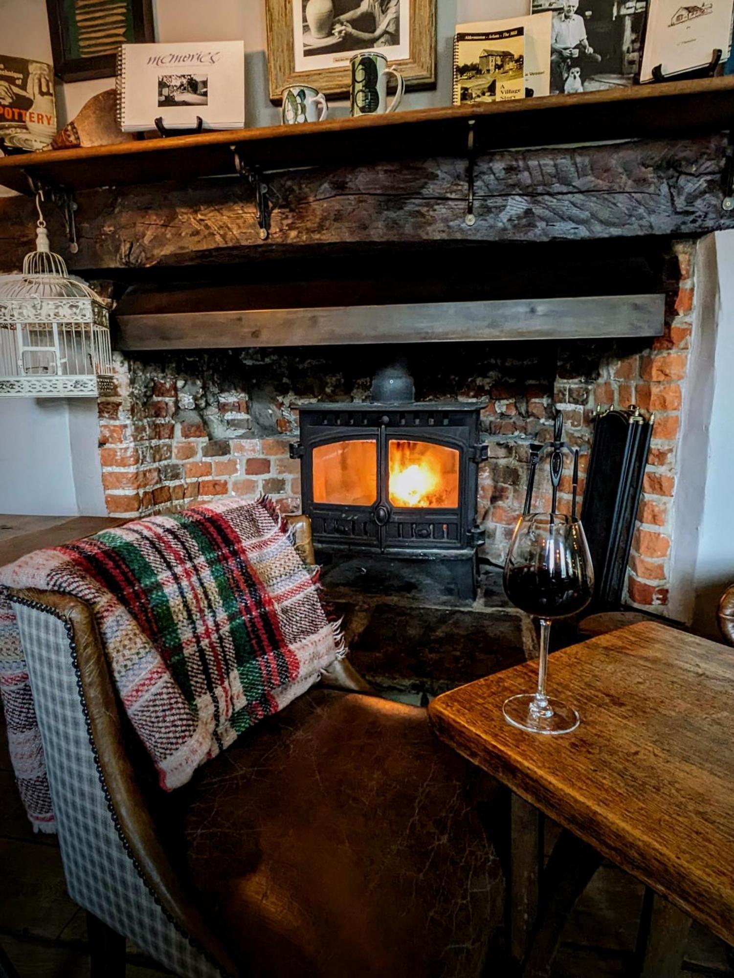 Hinds Head Hotell Aldermaston Exteriör bild