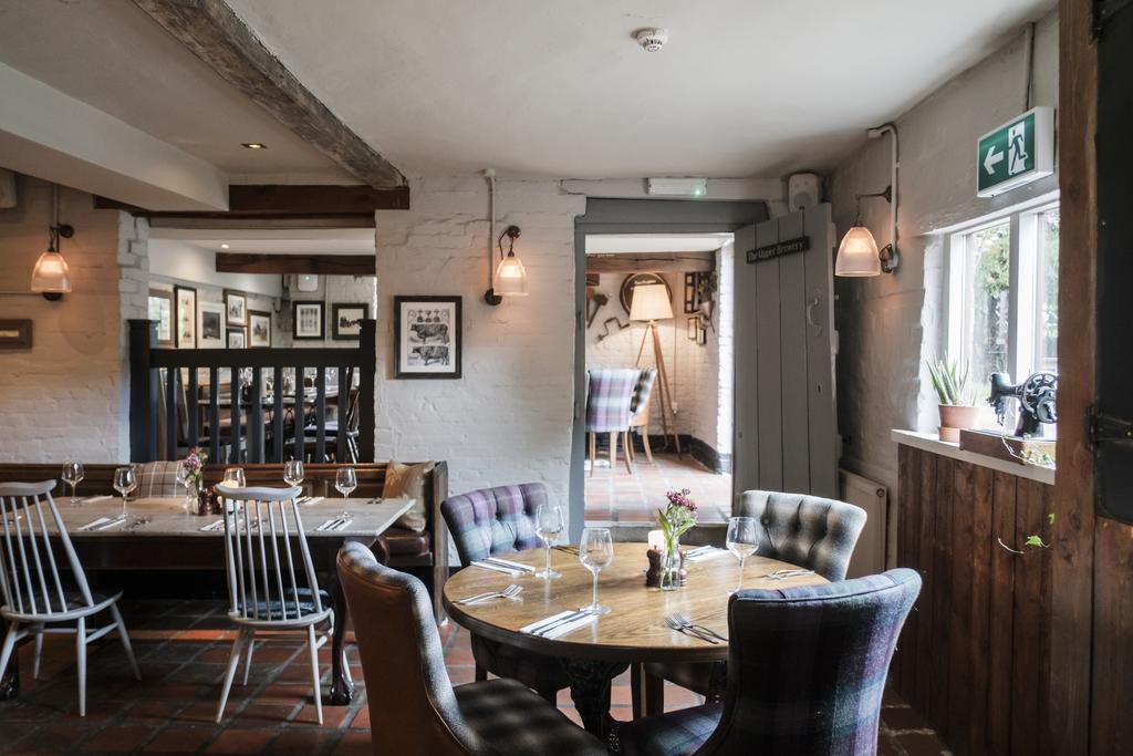 Hinds Head Hotell Aldermaston Exteriör bild