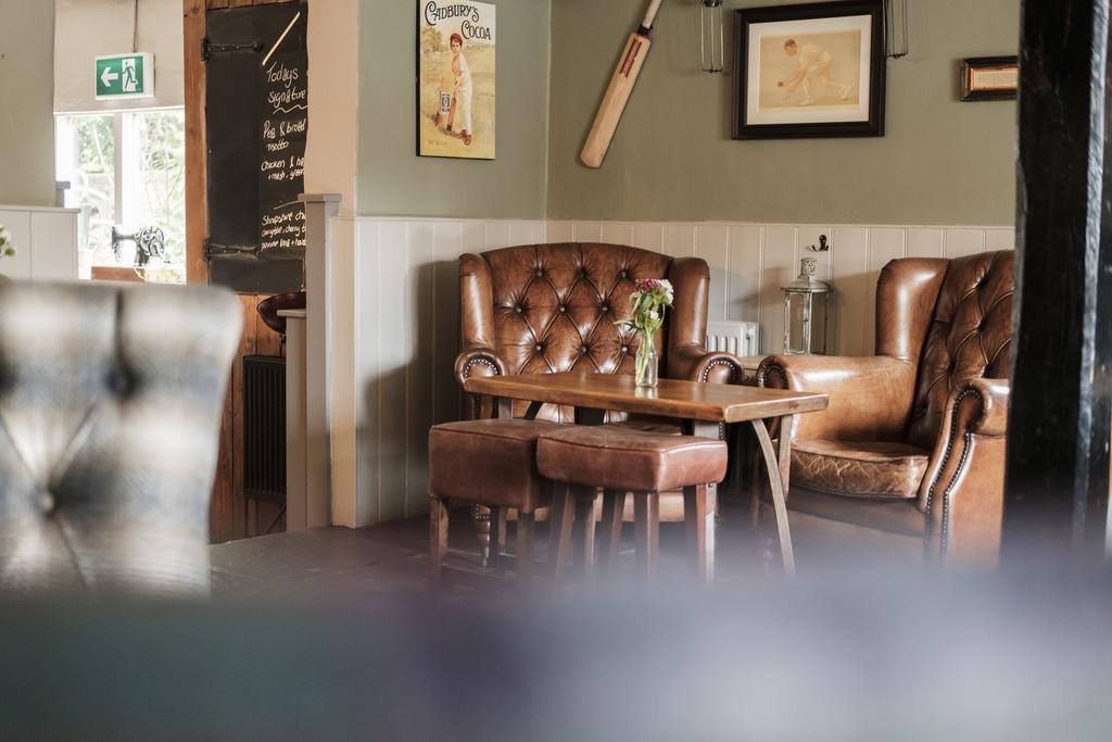 Hinds Head Hotell Aldermaston Exteriör bild