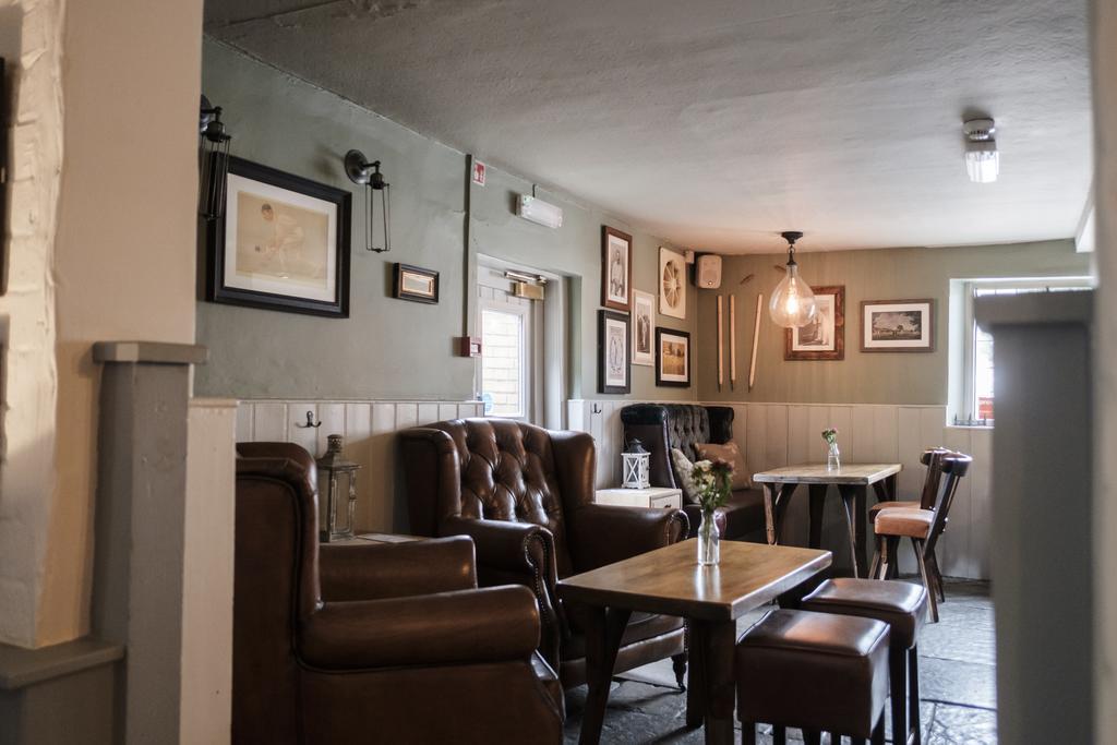 Hinds Head Hotell Aldermaston Exteriör bild