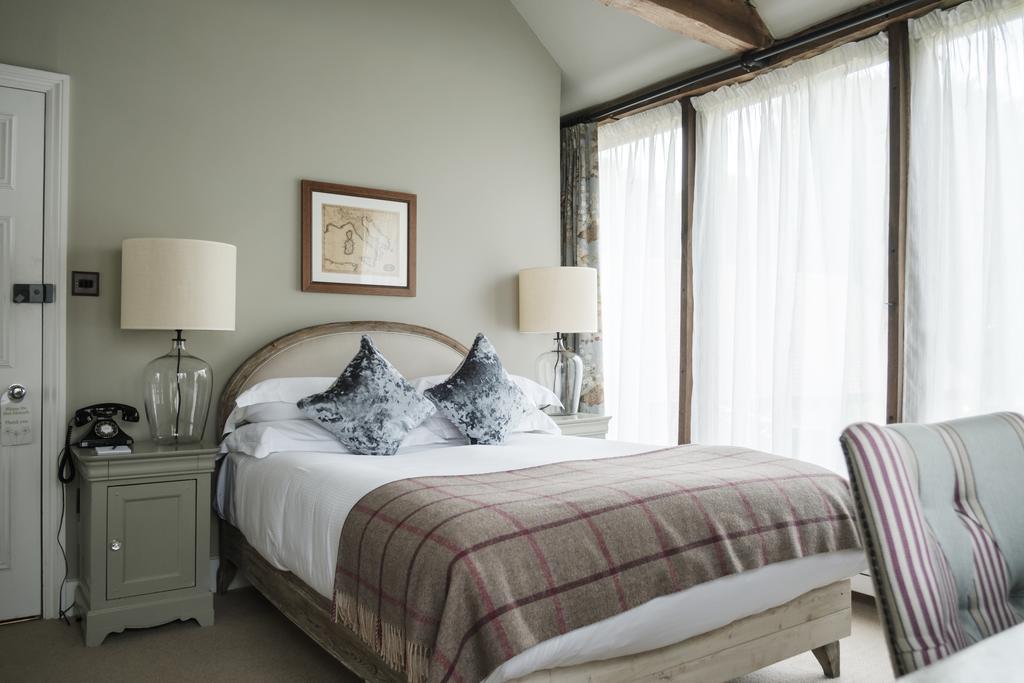 Hinds Head Hotell Aldermaston Exteriör bild