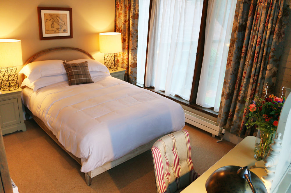 Hinds Head Hotell Aldermaston Exteriör bild