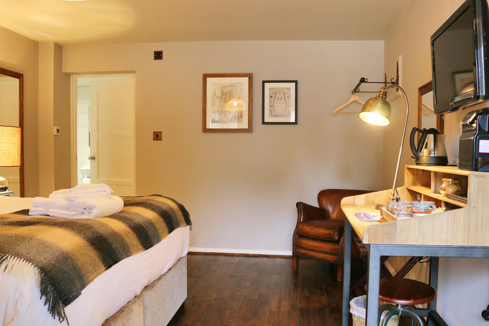 Hinds Head Hotell Aldermaston Exteriör bild